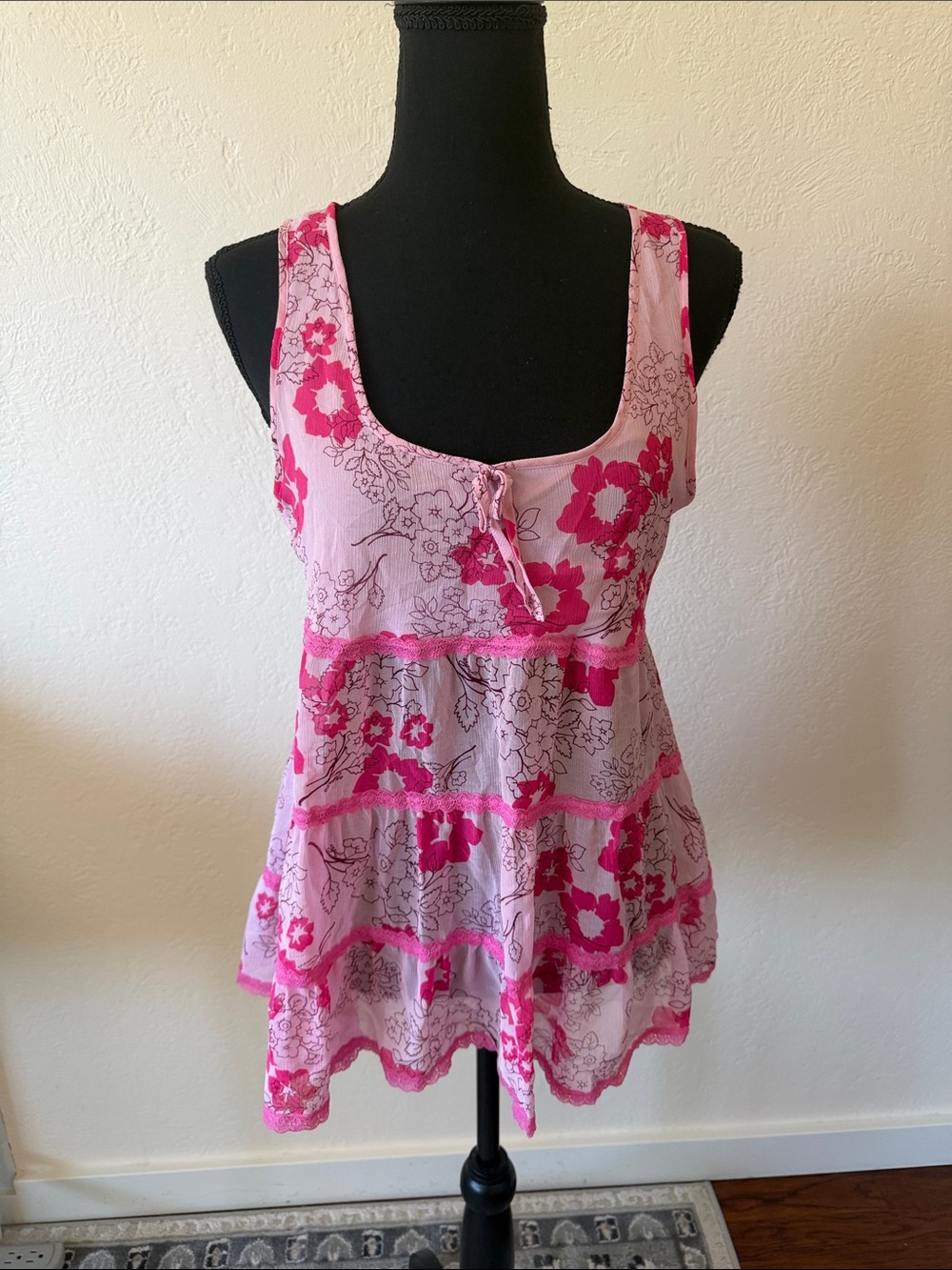 VINTAGE Y2K VICTORIAS SECRET Women’s Pink Floral Tiered Tank Top SIZE SMALL